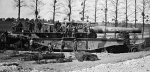 ECPAD - SPA 13 BO 701 - Châlons-sur-Vesle, pièce de 400 mm, montage de l'obus pour la charge. - 14/04/1917 - Boulay, Maurice ECPAD - SPA 13 BO 701 - Châlons-sur-Vesle, pièce de 400 mm, montage de l'obus pour la charge. - 14/04/1917 - Boulay, Maurice