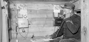 ECPAD - SPA 14 M 180 - Le téléphone de la batterie de Thorigny-sur-Marne. - 16/08/1915 - Moreau, Albert ECPAD - SPA 14 M 180 - Le téléphone de la batterie de Thorigny-sur-Marne. - 16/08/1915 - Moreau, Albert