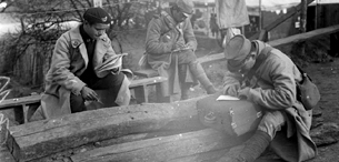 ECPAD - SPA 10 W 761 - Sewen, près du cinéma - la lettre du permissionnaire. - 06/04/1917 - Ridel, Jacques ECPAD - SPA 10 W 761 - Sewen, près du cinéma - la lettre du permissionnaire. - 06/04/1917 - Ridel, Jacques