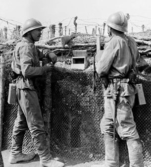 ECPAD - SPA 26 L 1305 - Région d'Auberive, Marne, Bois Carré, soldats russes dans leur tranchée de 1ère ligne. - 19/07/1916 - Samama-Chikli, Albert ECPAD - SPA 26 L 1305 - Région d'Auberive, Marne, Bois Carré, soldats russes dans leur tranchée de 1ère ligne. - 19/07/1916 - Samama-Chikli, Albert