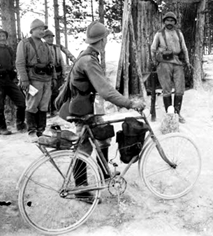 ECPAD - SPA 26 L 1409 - Région d'Auberive, Marne, agent de liaison arrêté par une sentinelle russe. - 11/08/1916 - Samama-Chikli, Albert ECPAD - SPA 26 L 1409 - Région d'Auberive, Marne, agent de liaison arrêté par une sentinelle russe. - 11/08/1916 - Samama-Chikli, Albert