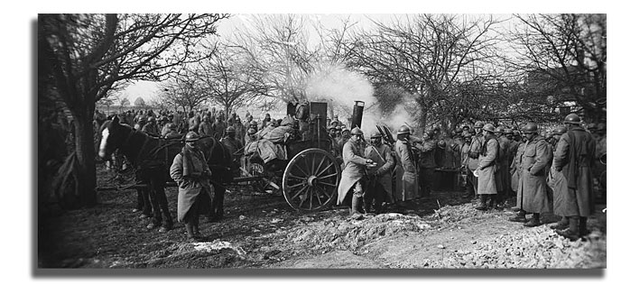 ECPAD - SPA 9 BO 378 - Sur la route conduisant à Ribécourt. La distribution de la soupe par les cuisines roulantes. - 15/02/1917 - Boulay, Maurice ECPAD - SPA 9 BO 378 - Sur la route conduisant à Ribécourt. La distribution de la soupe par les cuisines roulantes. - 15/02/1917 - Boulay, Maurice