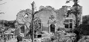 ECPAD - SPA 34 GO 1525 - Pont-à-Mousson, la ferme Saint-Michel. - 02/08/1918 - Goulden, Auguste ECPAD - SPA 34 GO 1525 - Pont-à-Mousson, la ferme Saint-Michel. - 02/08/1918 - Goulden, Auguste